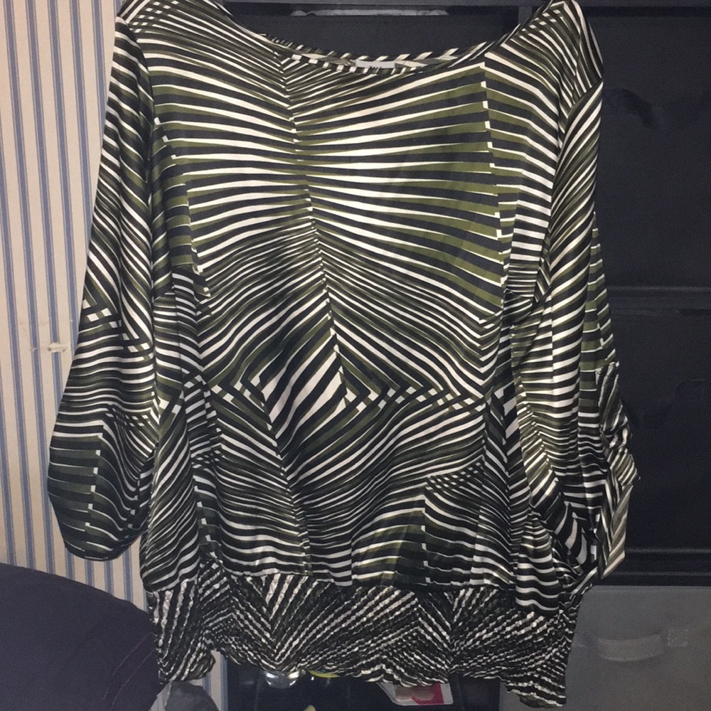 Silk TYPE Blouse with gathered elastic bottom